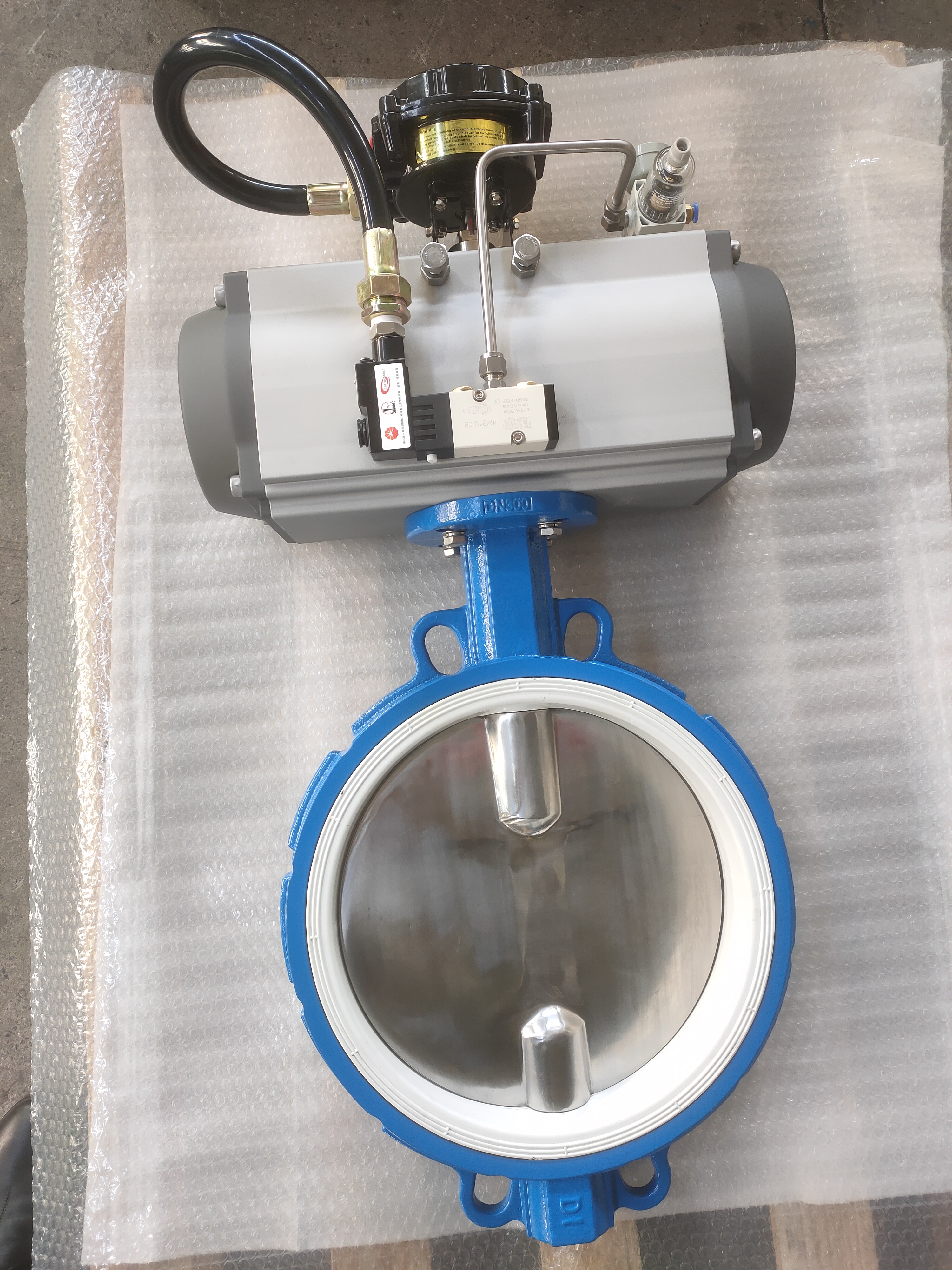 PTFE Pneumatic center-line butterfly valve